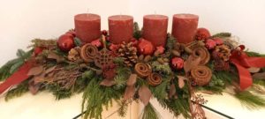 Weihnachtsgesteck mit 4 Kerzen