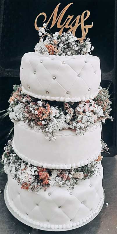 Hochzeitstorte mit echten Blumen