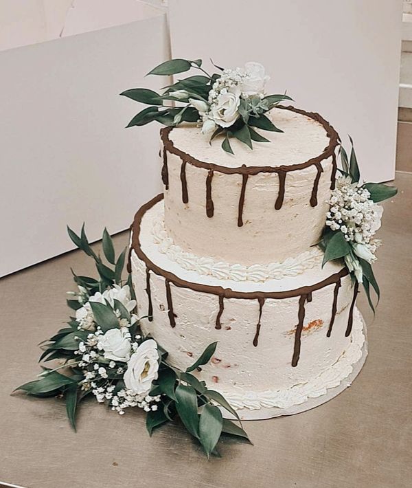 Hochzeitstorte mit echten Blumen